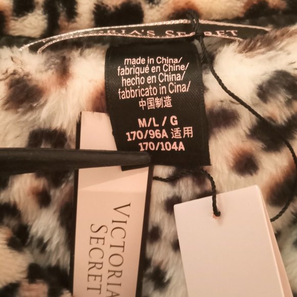 NWT Victoria's Secret Plush Cozy Robe, Shawl Collar, Tie Waist, Pockets - Picture 7 of 16